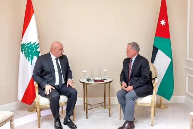 الملك عبدالله الثاني يبحث في باريس دعم الجيش اللبناني مع الرئيس عون