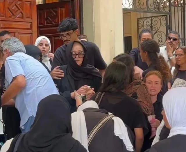 غياب نجلاء فتحي عن عزاء ابنتها يثير التساؤلات ومصدر يكشف السبب