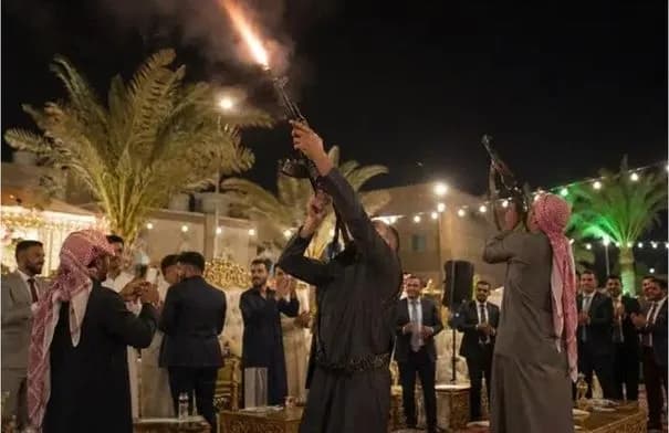 فيديو إطلاق نار كثيف في حفل زفاف بالزاوية الليبية يثير جدلًا واسعًا