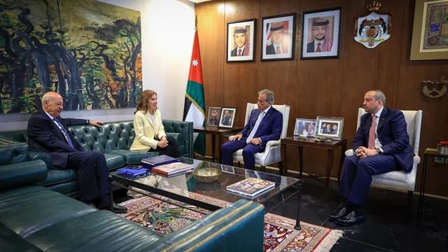 حسان يتسلم التقرير السنوي لحقوق الإنسان في الأردن
