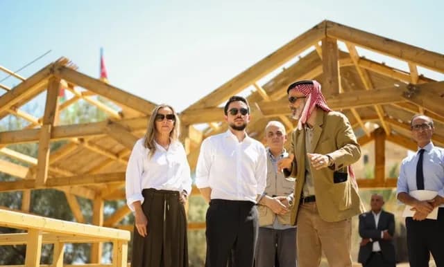 ولي العهد يزور المغطس ويوجه بتحسين تجربة الحجاج والزوار