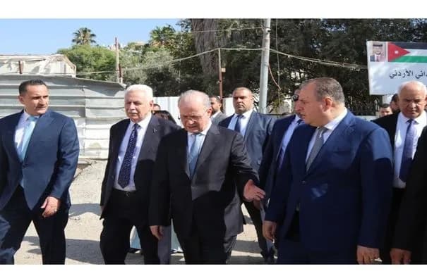 رئيس الوزراء الفلسطيني يشيد بجهود الطواقم الطبية الأردنية في مستشفى نابلس الميداني