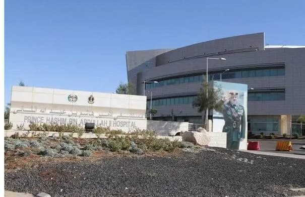 والدة طفلة في العقبة تناشد الملك وولي العهد نقل ابنتها إلى المدينة الطبية