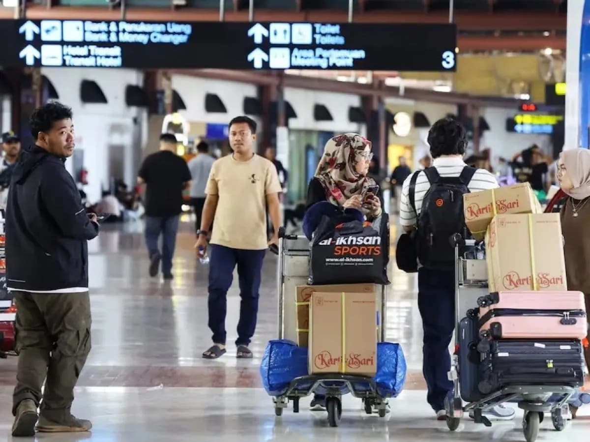 إندونيسيا تواصل إغلاق 7 مطارات جراء رماد بركان أناك كراكاتو