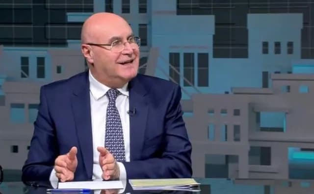 رئيس الوزراء يشيد بفريق الحكومة الاقتصادي ومهند شحادة في صدارة المشهد