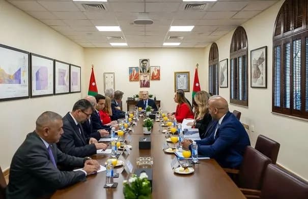 الأمير الحسن يبحث مع وفد برلماني فرنسي قضايا إقليمية وتعزيز التعاون الثنائي