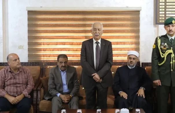 العيسوي ينقل تعازي الملك وولي العهد لأسر ضحايا حادث نويبع
