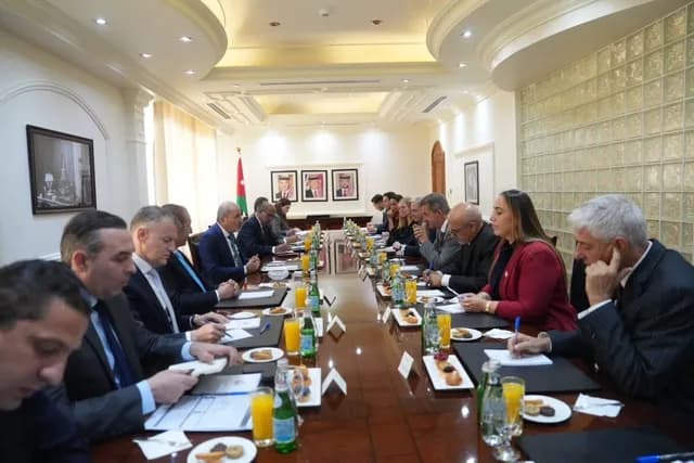 الصفدي يبحث مع وفد برلماني فرنسي العلاقات الثنائية والتعاون البرلماني