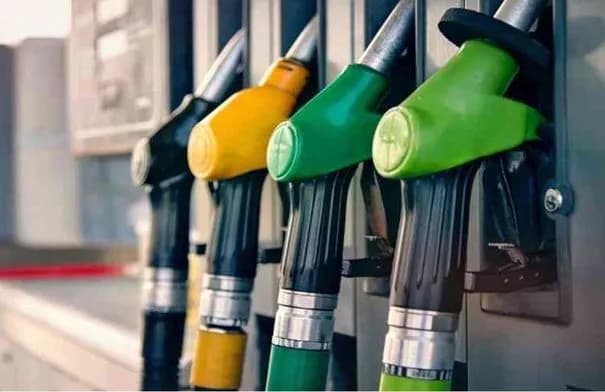 خبير طاقة: أسعار النفط عالمياً ترتفع والحكومة تثبّت المحروقات محلياً