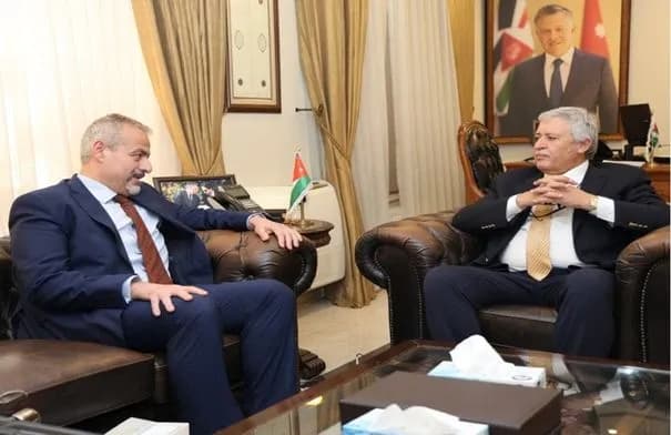 القطامين يبحث مع السفير المصري قضايا العمالة المصرية في الأردن