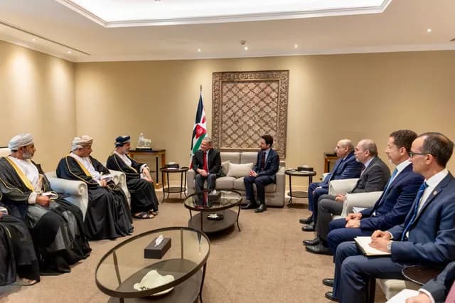 الملك عبدالله الثاني يبحث مع رئيس شورى عُمان المستجدات الإقليمية