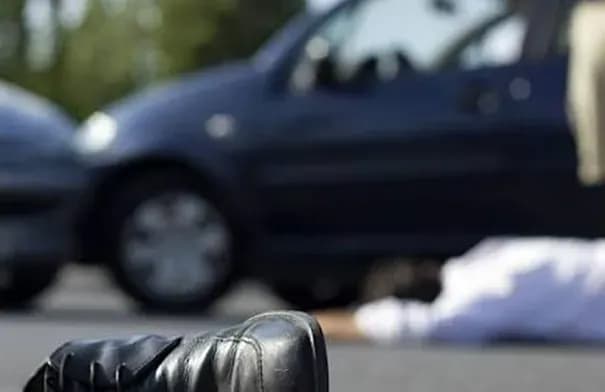 سائقون في صويلح يشتكون خطر عبور الموظفين عند إشارة الصناعة