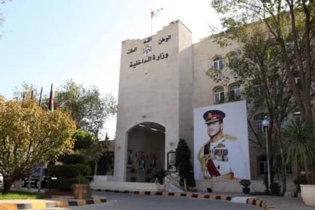 الفراية يجري تشكيلات إدارية في الداخلية تشمل تعيين 5 محافظين