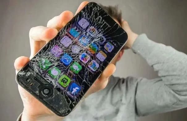 تلف الهاتف لا يعني فقدان البيانات نهائياً.. فرص الاستعادة تختلف بحسب نوع الضرر