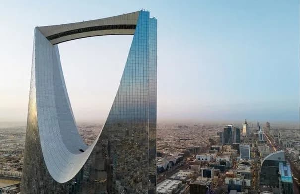 الحوثيون يهاجمون ثلاث مدن سعودية بصواريخ ومسيّرات