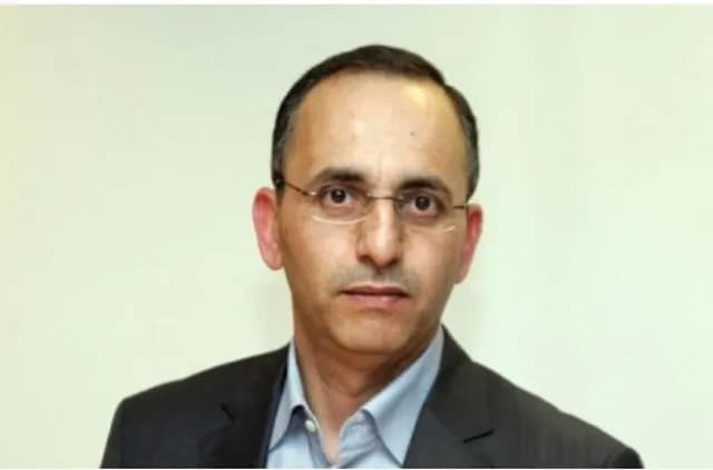 تطبيق «سند» ومراكز الخدمة الحكومية ينهيان عصر «توقيع العشيرة» من الموظفين