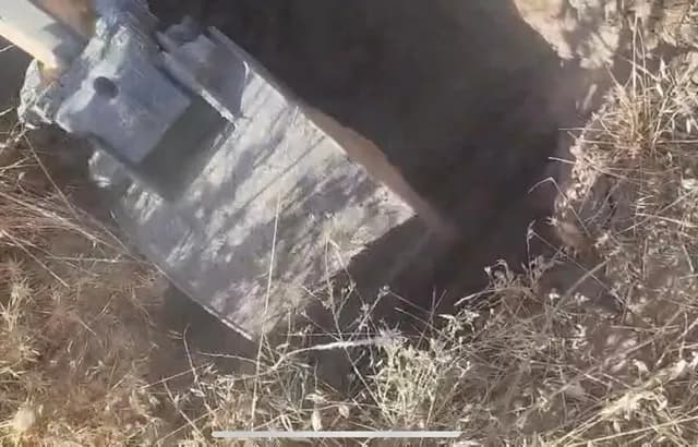 المياه تضبط اعتداءً ضخماً بتفريغ مياه عادمة صناعية في شبكة صرف القسطل