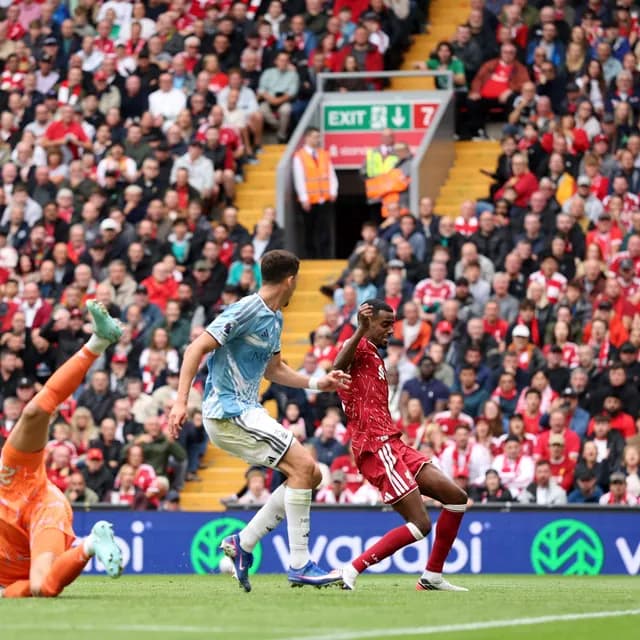 ليفربول يتعثر مجددًا بتعادل مثير أمام نوتنجهام فورست في آنفيلد