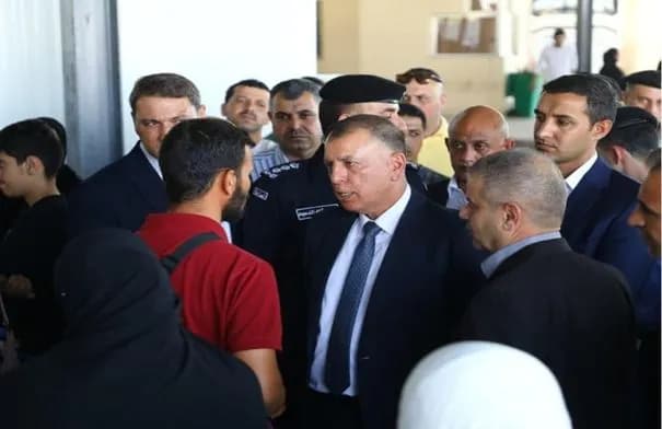 وزير الداخلية يتفقد مركز حدود جابر وساحة الشحن الجديدة