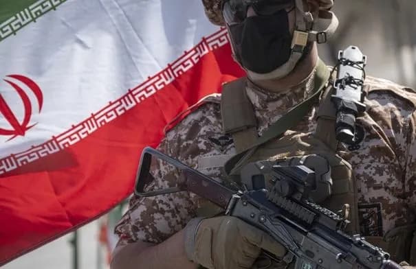 الحرس الثوري الإيراني يحذر قطر بشأن الطيارين الثلاثة المفقودين