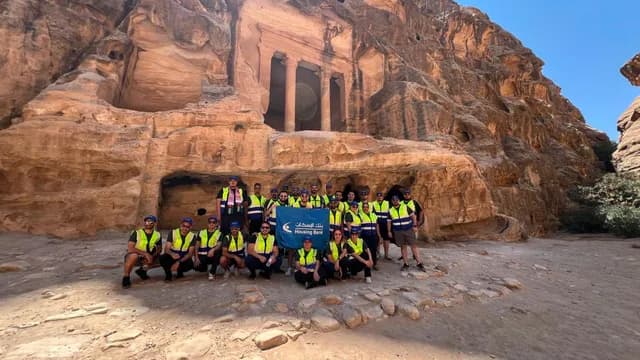 بنك الإسكان يدعم إعادة بناء مركز صحي القطرانة عبر المسير الخيري في البتراء