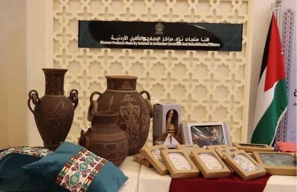 الأمن العام يعرض إبداعات نزلاء مراكز الإصلاح في معرض "صنع بعزيمة"