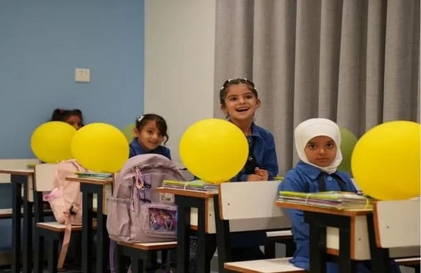 رئيس الوزراء يفتتح مدرسة غرناطة الثانوية في البادية الشمالية الغربية