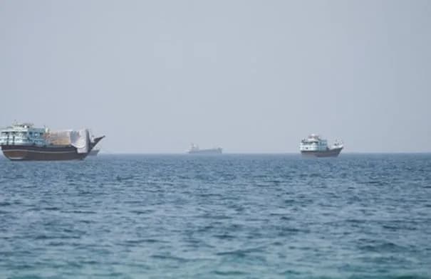 أكسيوس: 16 مليون برميل نفط عبرت مضيق هرمز عبر المسار الجنوبي الجمعة
