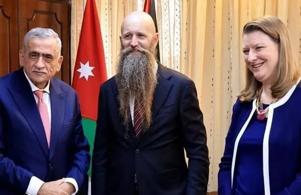 الجامعة الأردنية والسفير الأميركي يبحثان تعزيز التعاون المشترك