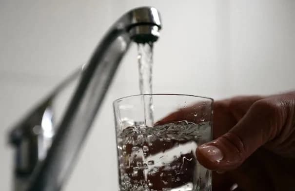 محافظ معان يبحث مع أمين عام سلطة المياه تعزيز الواقع المائي في المحافظة