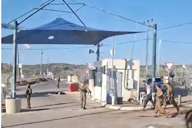 جروح خطيرة لجندي إسرائيلي في دهس قرب حاجز بيت سيرا ورام الله