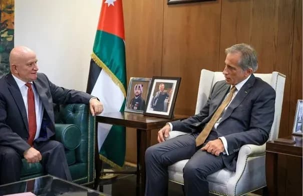 رئيس الوزراء يتسلم التقرير السنوي لهيئة النزاهة ويشيد بجهودها