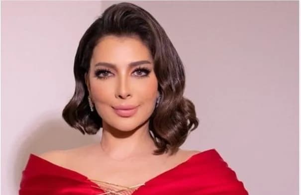 نقيب الفنانين السوريين يدافع عن أصالة بعد تمزيق صورها في دمشق