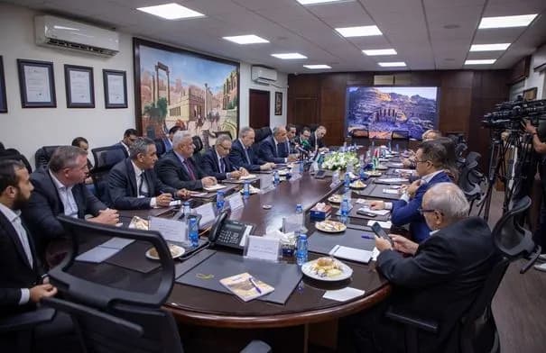 وزيرا سياحة الأردن وفلسطين يبحثان تعزيز التعاون المشترك