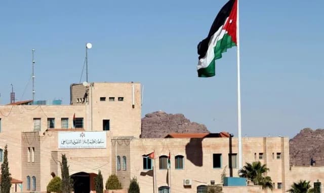 مجلس الوزراء ينهي خدمات ثلاثة من مفوضي سلطة إقليم البترا