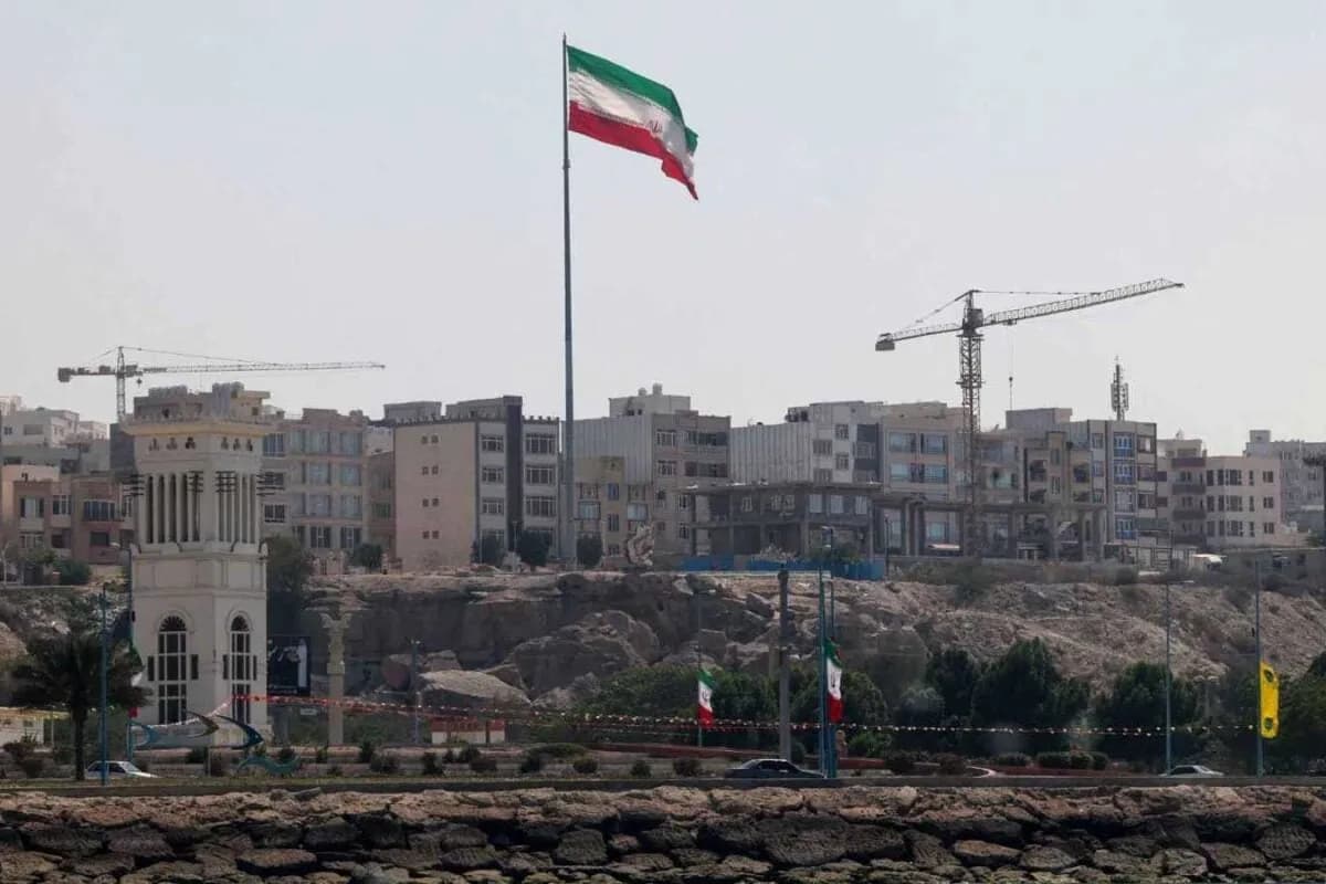 سماع دوي انفجارين قبالة جزيرة قشم الإيرانية