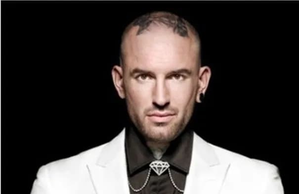 وفاة المغني الهولندي بن ساندرز أول فائز بـ The Voice of Holland عن 43 عامًا
