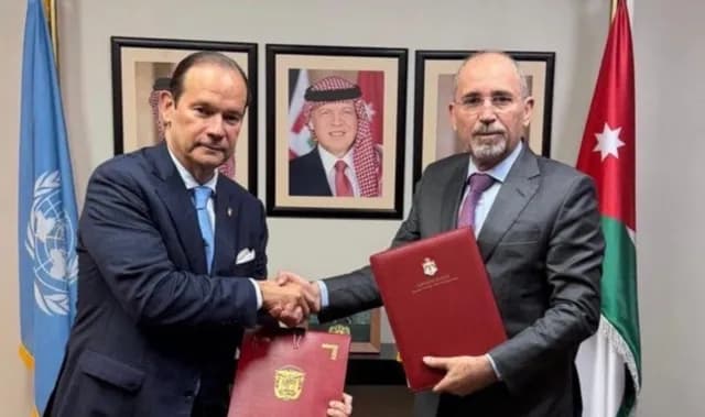 الصفدي يبحث مع نظيره البنمي التطورات الإقليمية ويوقعان مذكرة تفاهم