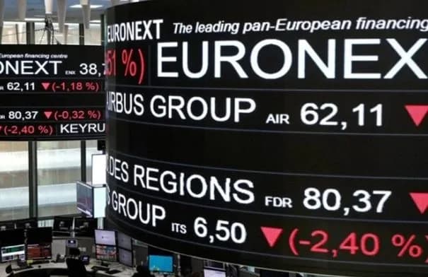 الأسهم الأوروبية تتراجع بقيادة الاتصالات وسط تطلع لمكسب أسبوعي