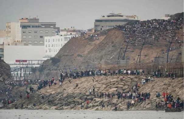سانشيز: المغرب غير مسؤول عن تدفق اللاجئين إلى سبتة