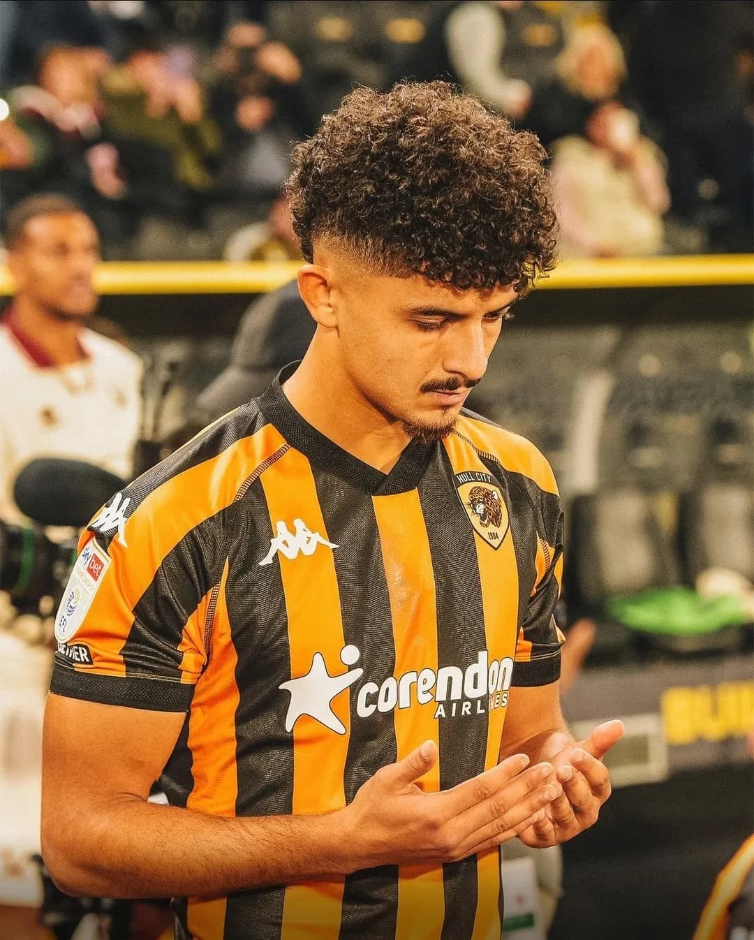 محمد بلومي يواصل كتابة حكايته في الملاعب الإنجليزية بعيداً عن ظل والده