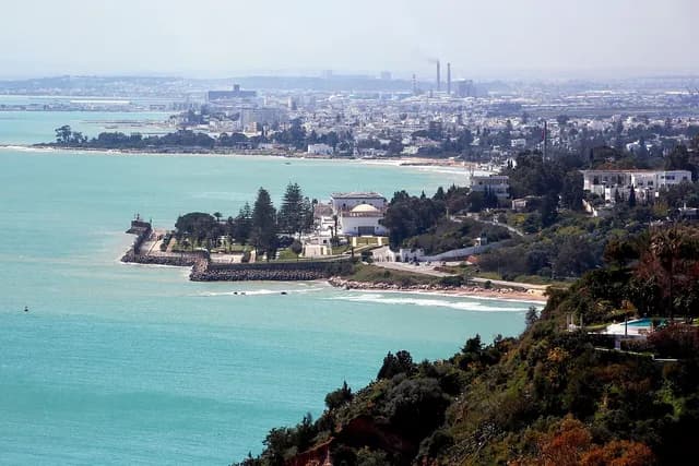 المرزوقي: تونس تعيش أزمة سياسية واقتصادية غير مسبوقة والنظام على وشك السقوط
